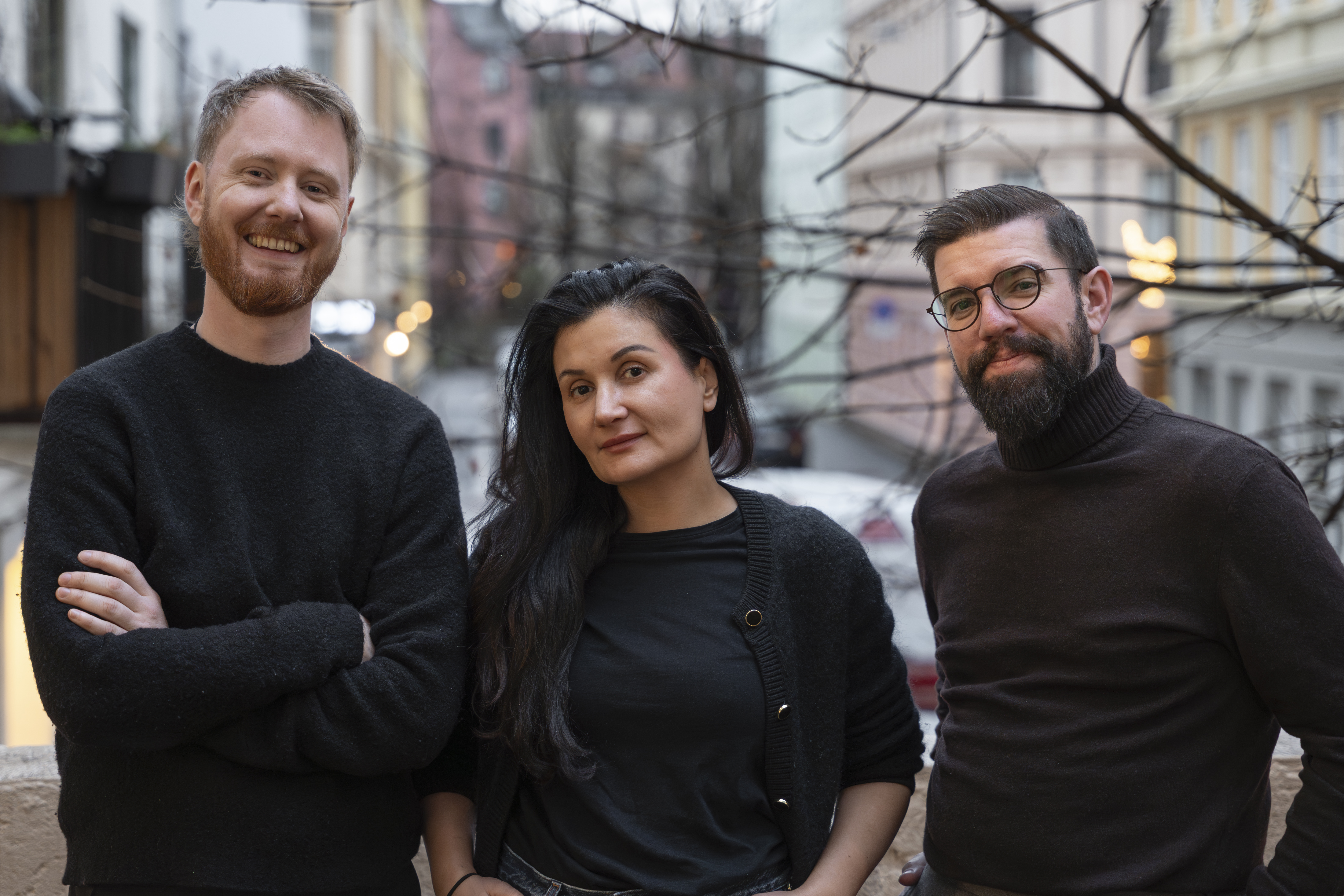 Thomas Moen with two Moen & Co colleagues on an Oslo street